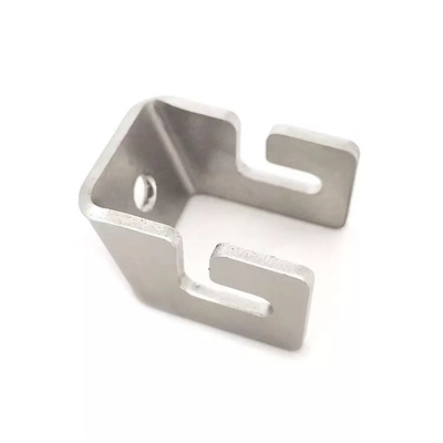 6mm ont anodisé le laser en métal de commande numérique par ordinateur coupant des chevrons de tôle d'acier au carbone